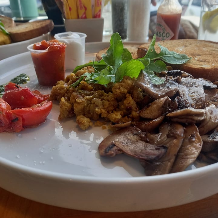 photo of Knead Restaurant Chickpea Scramble Breakfast shared by @bettyspaghetti on  16 Jun 2024 - review