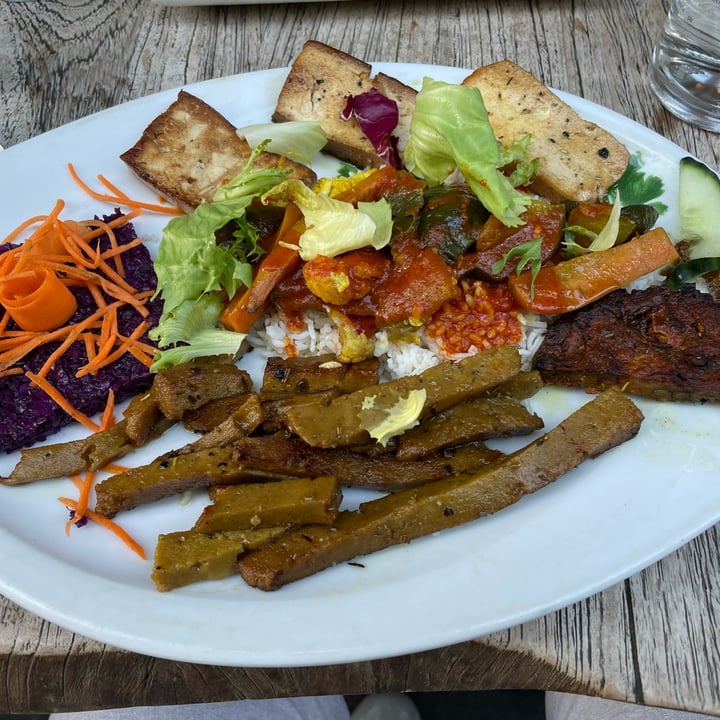 photo of Le Grenier de Notre-Dame Assiette Berbère shared by @trentmorton on  06 Apr 2025 - review