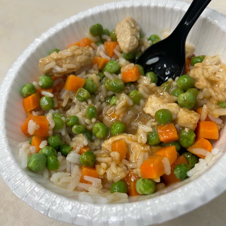 photo of Gardein Ultimate plant based bowls chicken fried rice shared by @justsomeenby on  08 Jul 2024 - review
