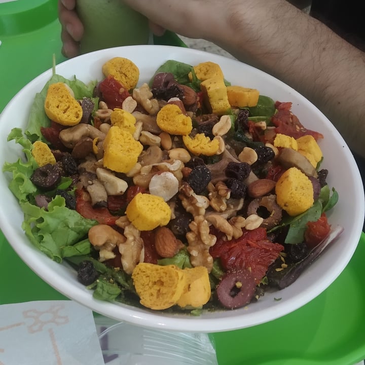 photo of Tucanos Garten Shopping Salada Com Castanhas shared by @luisafdem on  29 Nov 2023 - review