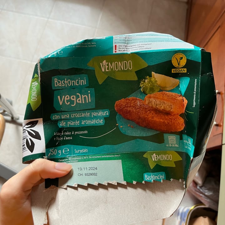 photo of Vemondo bastoncini vegani con panatura piante aromatiche shared by @elena998 on  03 Jan 2024 - review