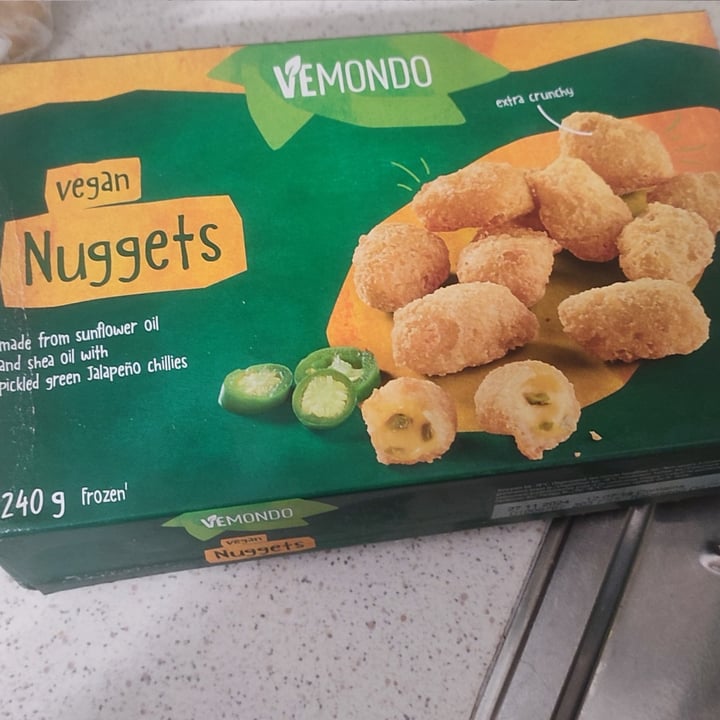 photo of Vemondo Vegan Nuggets - made with sunflower oil and shea oil, with pickled green jalapeño chillies shared by @arly99 on  21 Feb 2024 - review