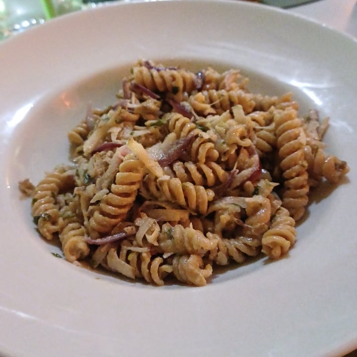 photo of Cibo Ristorante Vegano Fusilli integrali con topinambur e cipolle rosse shared by @miocillo0 on  23 Mar 2024 - review