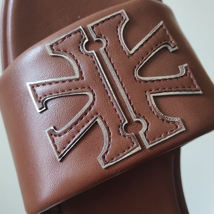photo of V.Gan Choy Women's Vegan Leather Logo Slider Sandals shared by @giovannacaivano on  10 Mar 2025 - review