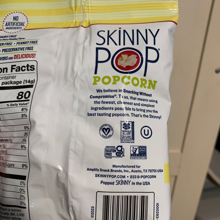 photo of Skinny Pop Skinny Pop White Cheddar Popcorn shared by @onehungryvegan on  16 Oct 2023 - review