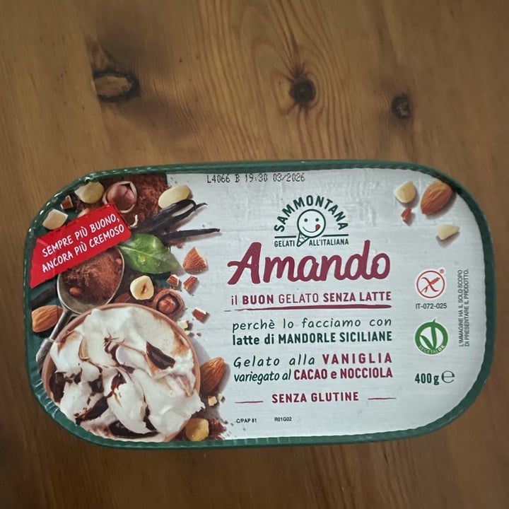 photo of Sammontana Amando gelato alla vaniglia variegato al cacao e nocciola shared by @elevandi on  07 Aug 2024 - review