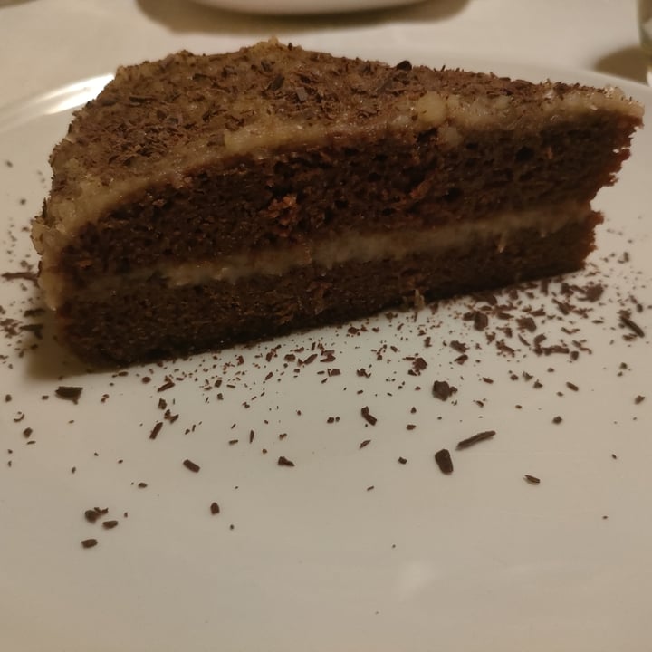 photo of Il Lughino Torta al cacao con crema di cocco shared by @gianluca88 on  08 Sep 2023 - review