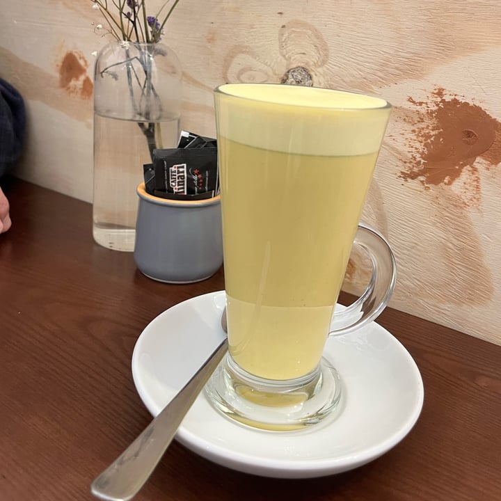 photo of Cafe Gourmand Turmeric Latte shared by @sianski on  02 May 2024 - review