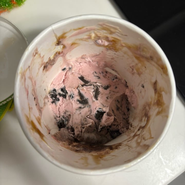 photo of Ben & Jerry's Berry Revolutionary (Sundae) shared by @gxlsxy on  24 Mar 2024 - review