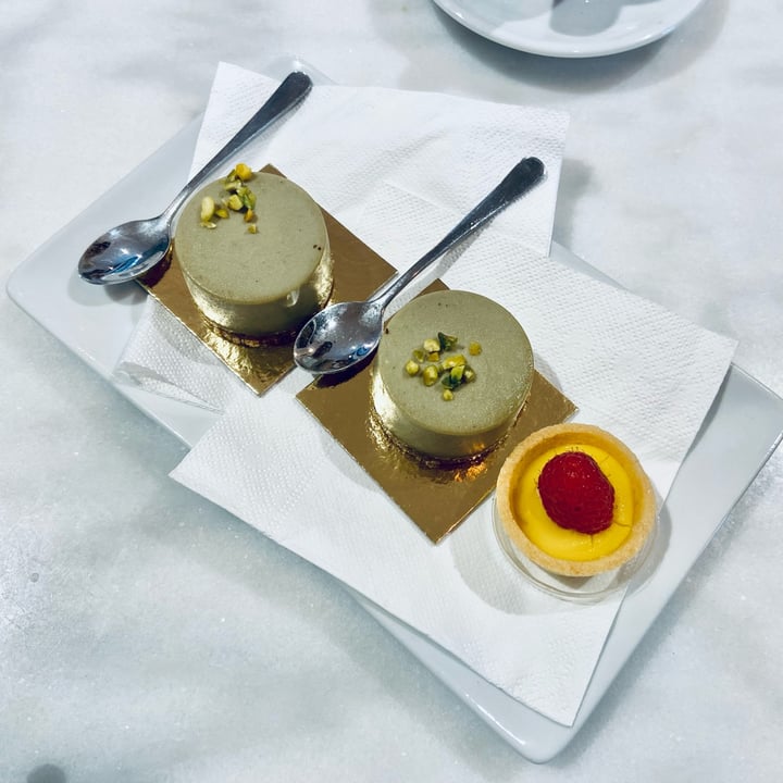 photo of Pasticceria Nepà mini mousse al pistacchio shared by @chiaramauro22 on  01 Oct 2023 - review