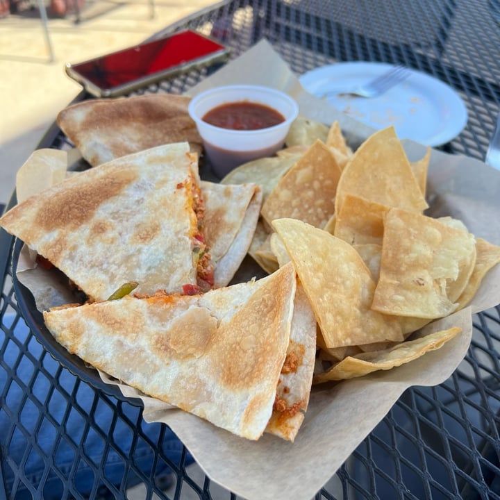 photo of Pig Minds Brewing Co. chili lime fajita quesadilla shared by @aubreyj27 on  10 May 2024 - review