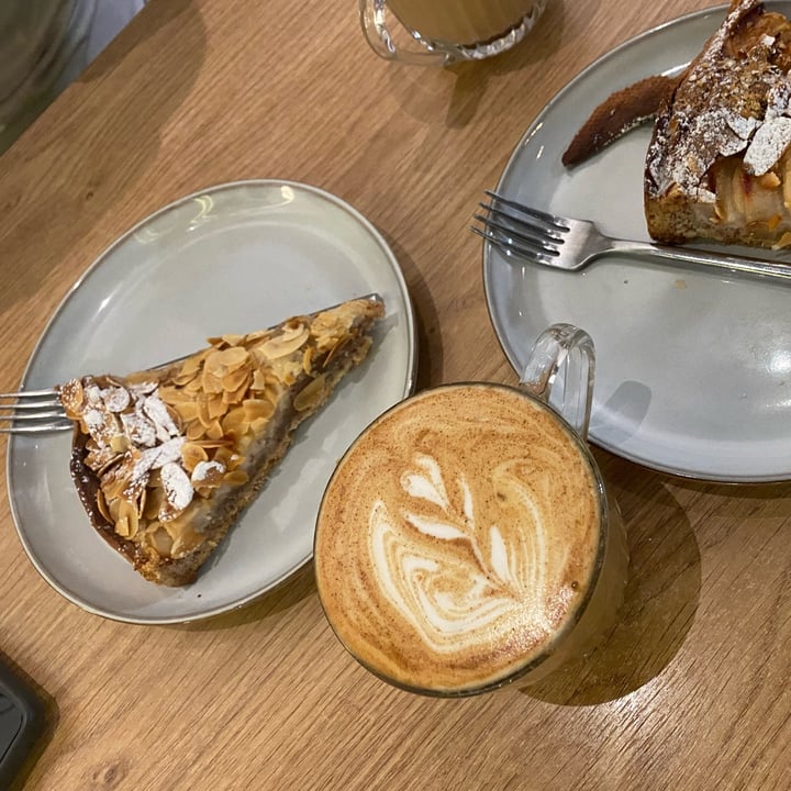 photo of ZEITGEIST café - vegan coffee & cake Tarte à la Frangipane shared by @eleanor93 on  06 Oct 2024 - review