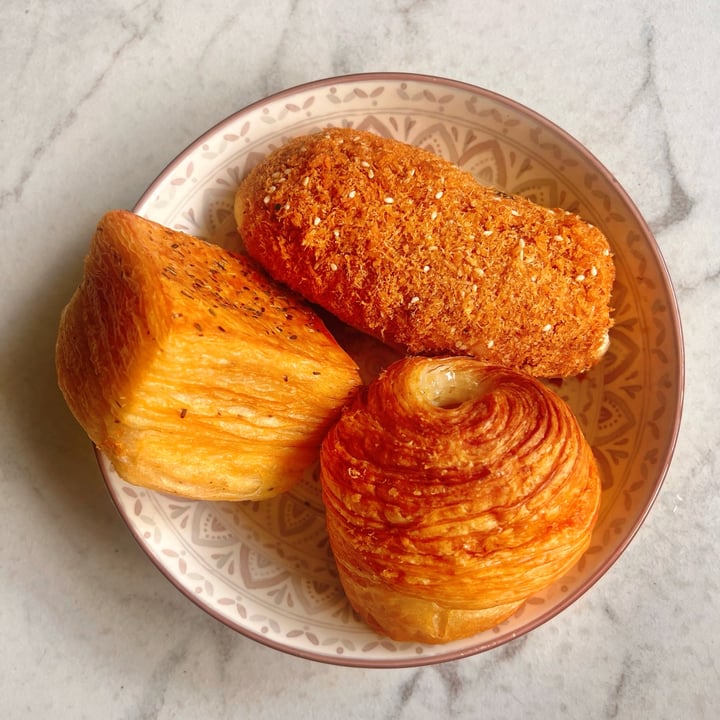 photo of Greendot Patisserie Apple Crumble Cruffin shared by @consciouscookieee on  06 Oct 2025 - review