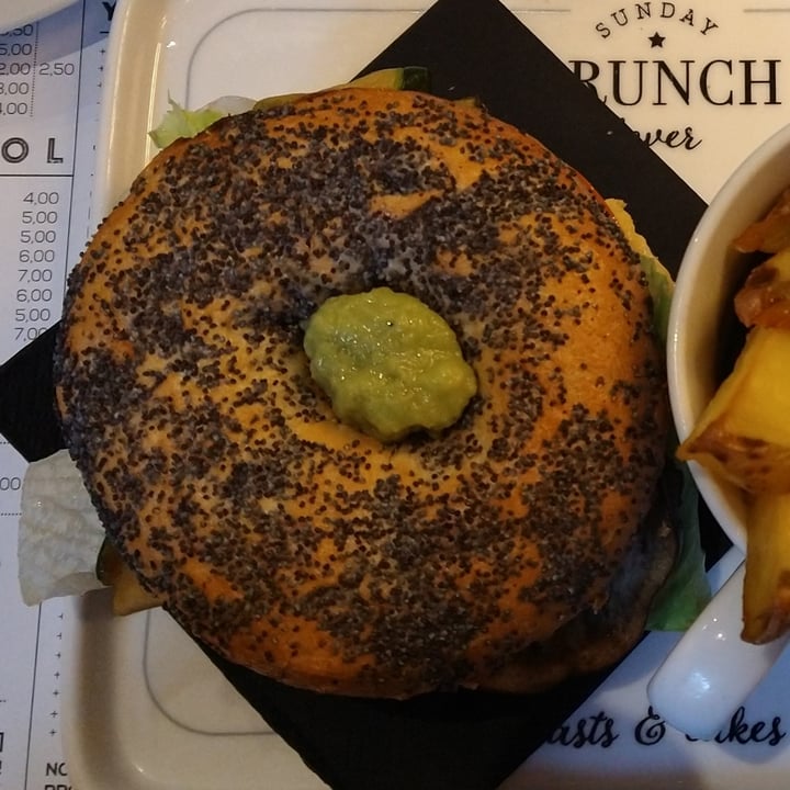 photo of Mugs & co. Cozy cafe & Bakery Veggie Bagel shared by @benjidetta on  11 Jan 2024 - review
