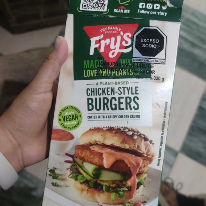 photo of Fry's Family Food 4 Plant-based Chicken-style Burgers shared by @quetzallicalhoun on  07 Sep 2024 - review