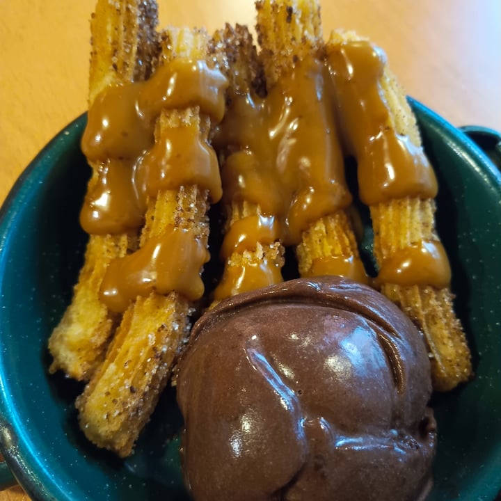 photo of Dalia Plant Power . Mex Churros con helado shared by @ndmuse on  05 May 2024 - review