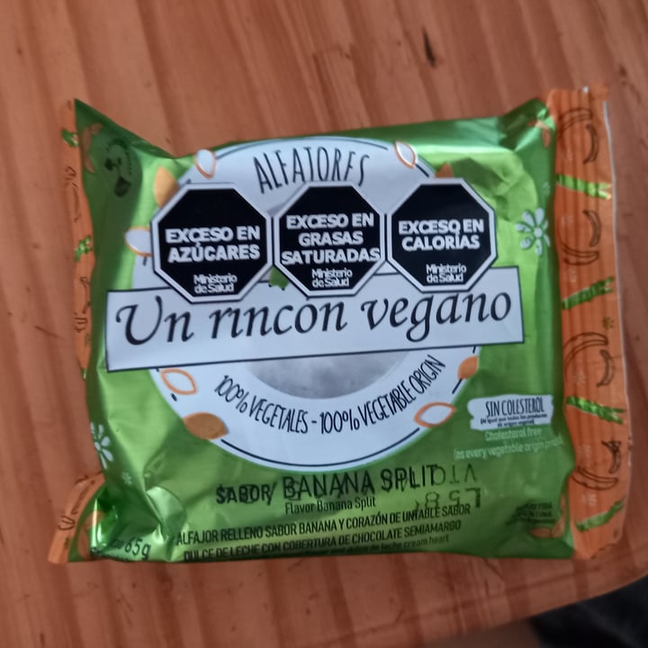 photo of Un Rincón Vegano Alfajor Banana Split shared by @tribelenc on  18 Apr 2024 - review