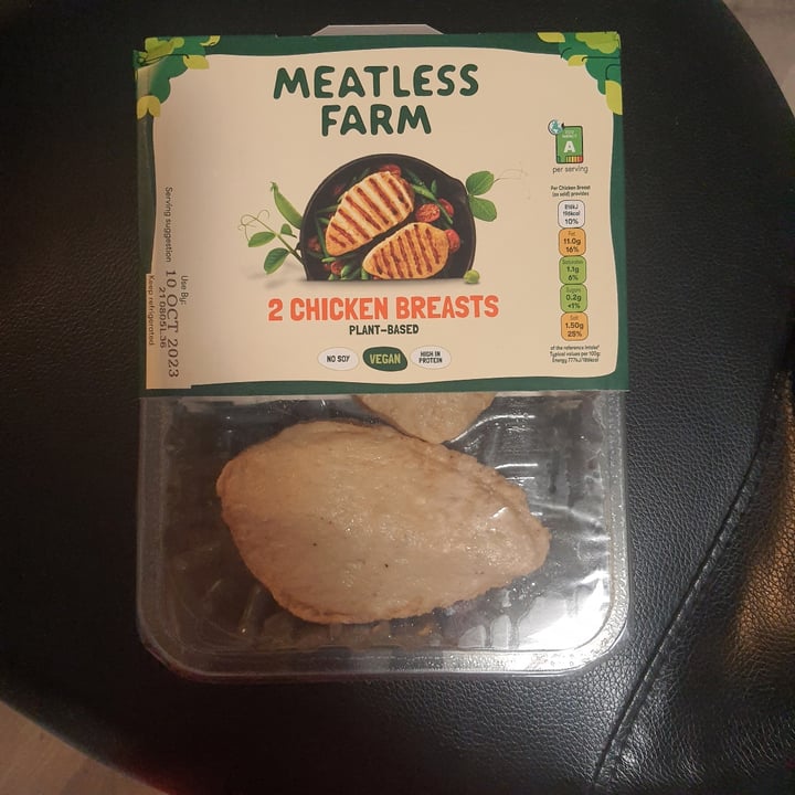 photo of Meatless Farm 2 Chicken Breasts shared by @nataliamainecoon on  11 Oct 2023 - review