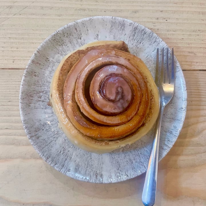 photo of Gullivers Farm Shop & Kitchen Cinnamon Bun shared by @thelondonvegan on  02 Oct 2025 - review