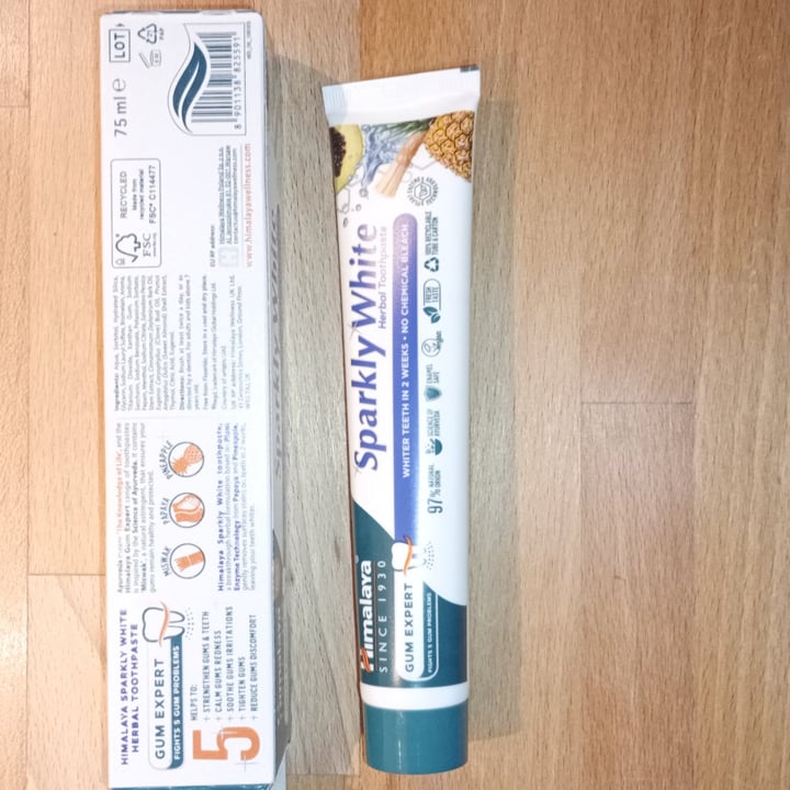 photo of Himalaya Sparkly White shared by @ruda on  28 Nov 2024 - review