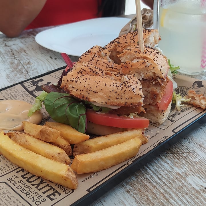 photo of Bioloco Hamburguesa Veggie Chicken shared by @h3lena on  28 Sep 2023 - review