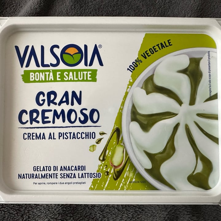 photo of Valsoia Gran Stecco al pistacchio Valsoia “gran cremoso” al pistacchio shared by @nikomajiko on  07 May 2024 - review
