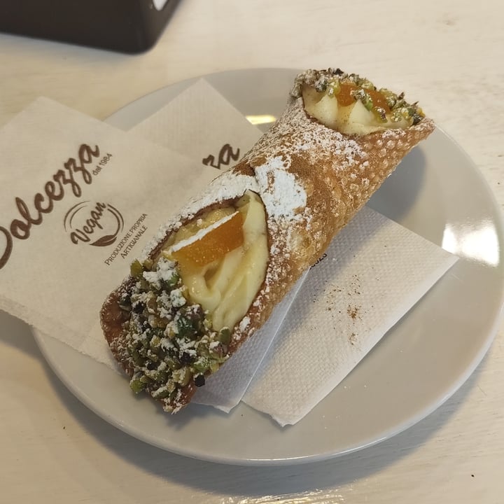 photo of Bar Dolcezza di Cuscunà Temistocle Cannolo alla vaniglia shared by @shyimon on  10 Aug 2025 - review