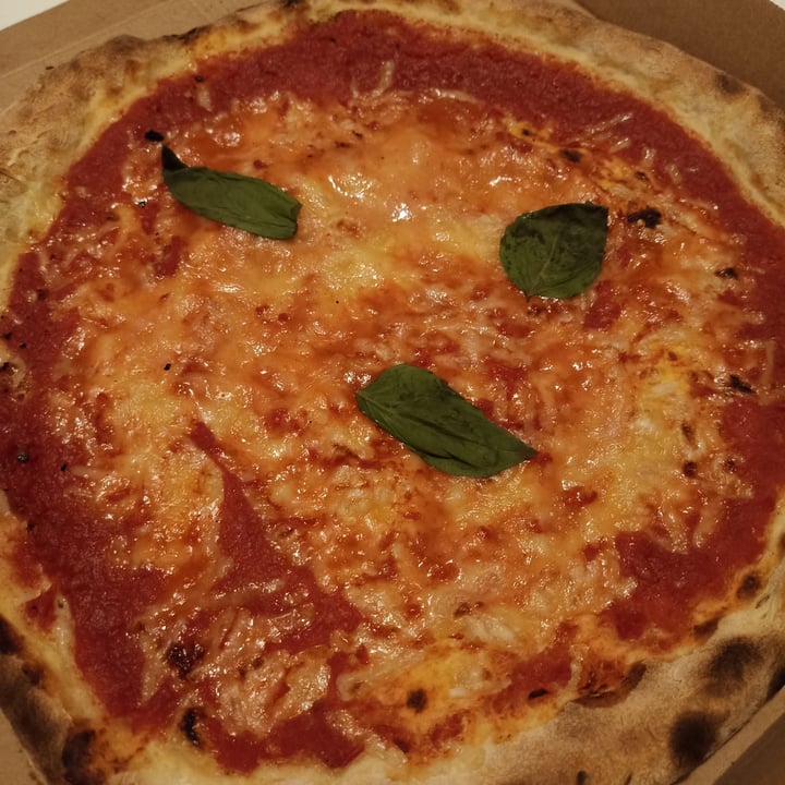 photo of Easy Pizza Pizza Vegana Veganita shared by @fabuchi on  10 May 2025 - review