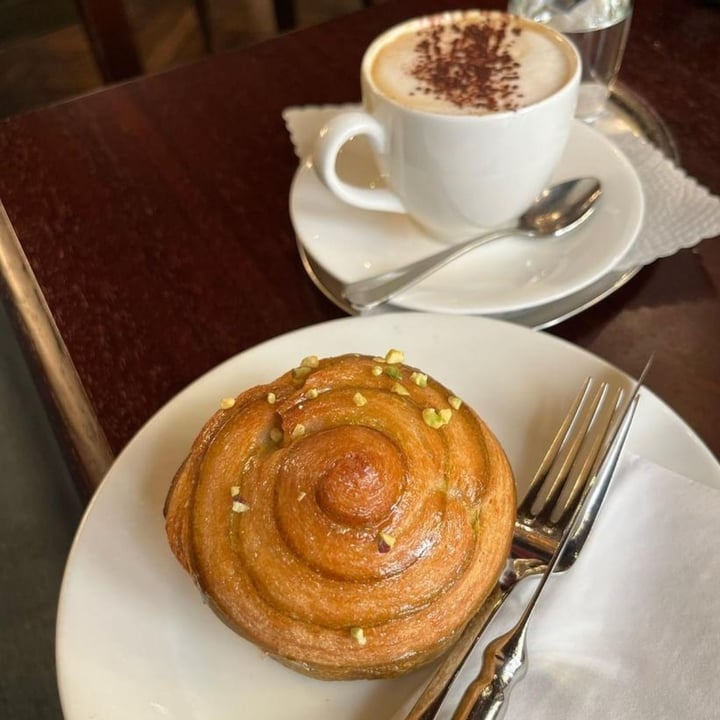 photo of Grand Café Al Porto girella al pistacchio shared by @tania- on  26 Dec 2023 - review
