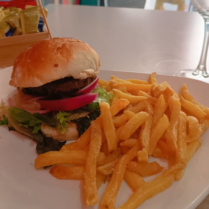 photo of Caravanserai Café Beyond burger shared by @si1via on  13 Sep 2023 - review