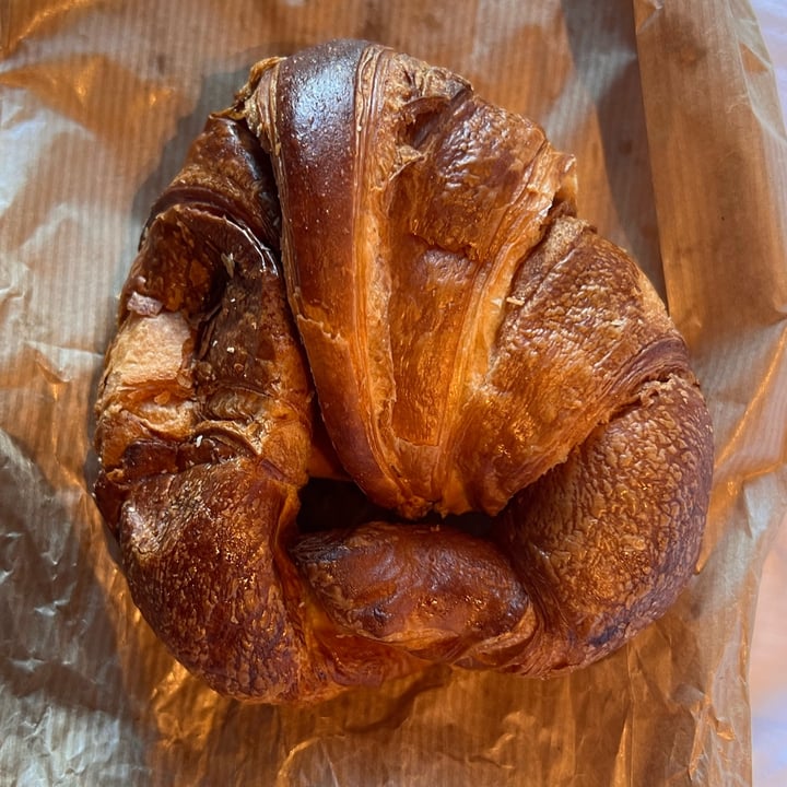 photo of Tento Fórum Croissant Vegano shared by @cherry612 on  04 Nov 2023 - review