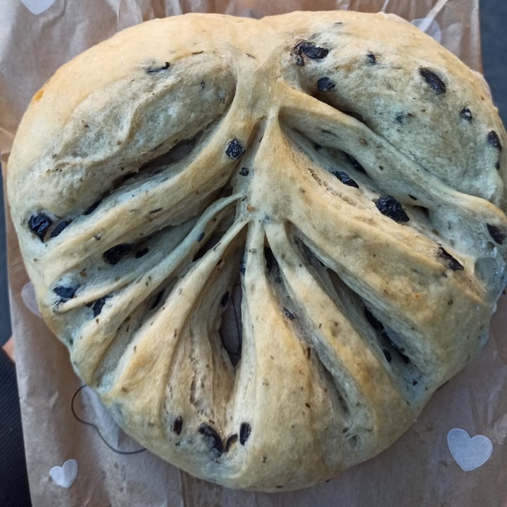 photo of Au Matin Calme Fougasse aux olives shared by @neushoorn on  02 Oct 2025 - review