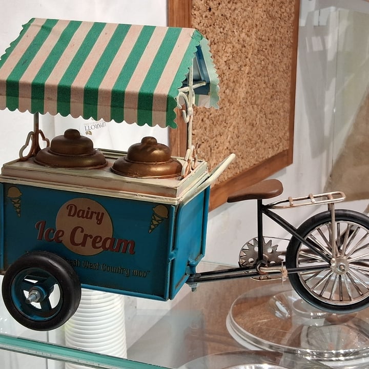 photo of Gelateria Liparoti - Erice Gelato Cioccolato Fondente E Mango Siciliano shared by @queenmary on  13 Sep 2025 - review