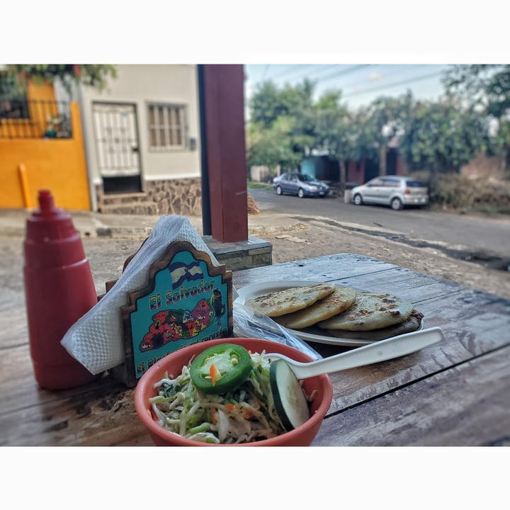 photo of Pupusería Esmeralda Pupusas shared by @vagrantvegan on  15 Feb 2025 - review