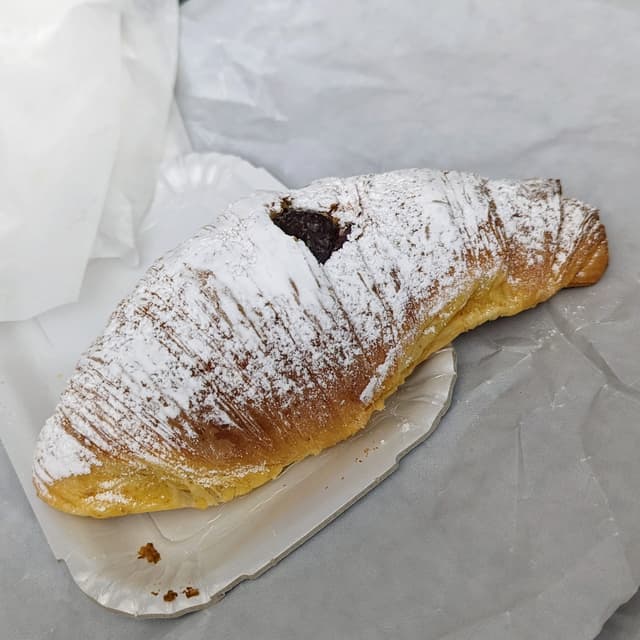 Photo of the dish “Cornetto al cioccolato”