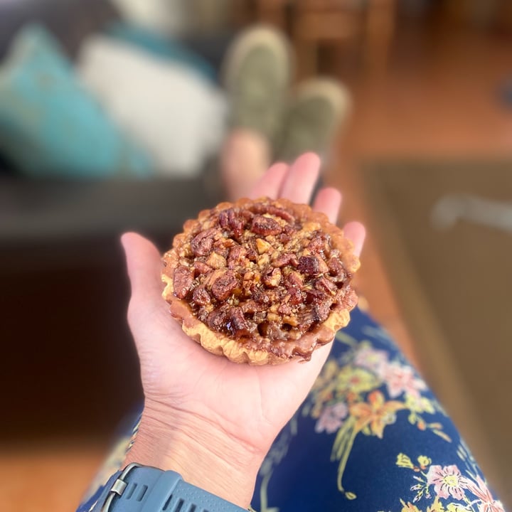 photo of Blue kiwi pecan pie shared by @marcytheresa on  28 Feb 2024 - review