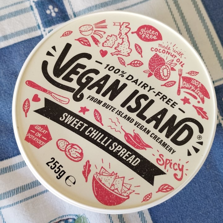 photo of Vegan island formaggio spalmabile shared by @federicajackdanieles on  03 Feb 2024 - review