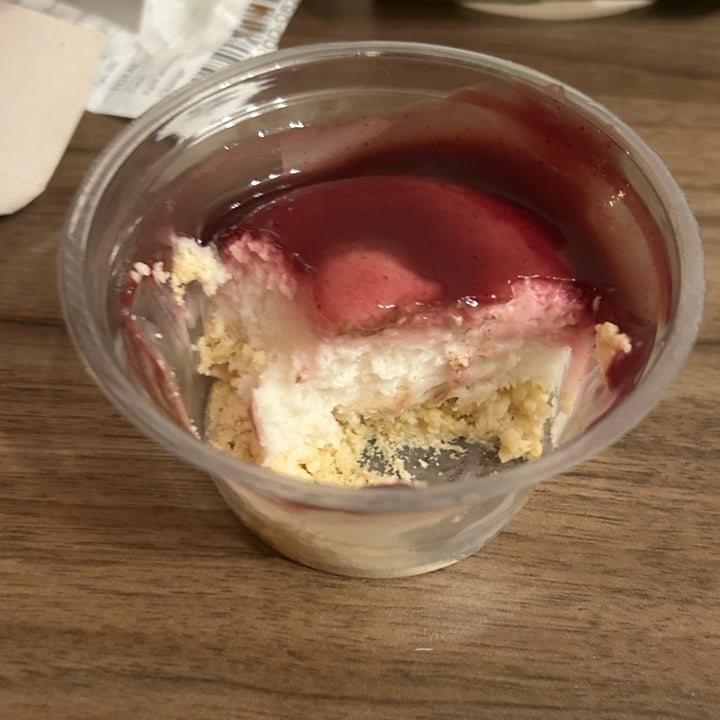 photo of Albert Heijn AH dessert Plantaardig alternatief voor cheesecake met blauwbessentopping shared by @tiascaz on  06 Oct 2025 - review