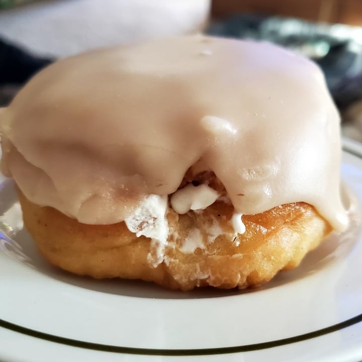 photo of Bloomer's Burlington Canadian Maple Donut shared by @whatacuriousnotion on  14 Mar 2025 - review