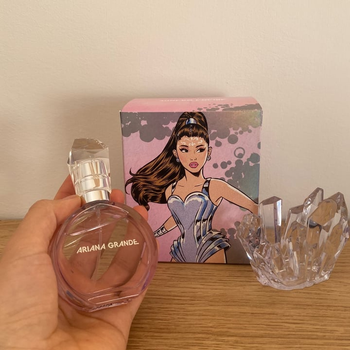 photo of Ariana grande R.E.M. shared by @camucm on  06 Jul 2024 - review