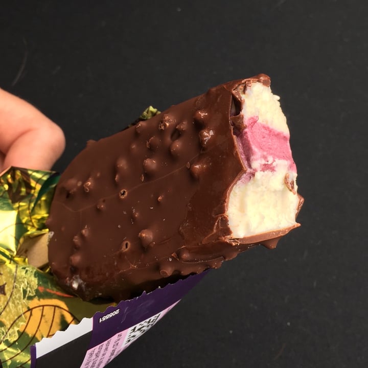 photo of Magnum Blueberry Cokie shared by @salsedine on  25 Aug 2024 - review