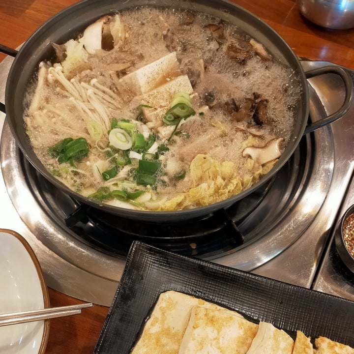 photo of 도담삼봉가마솥손두부 mushrooms and tofu soup shared by @robertabi on  23 Nov 2024 - review