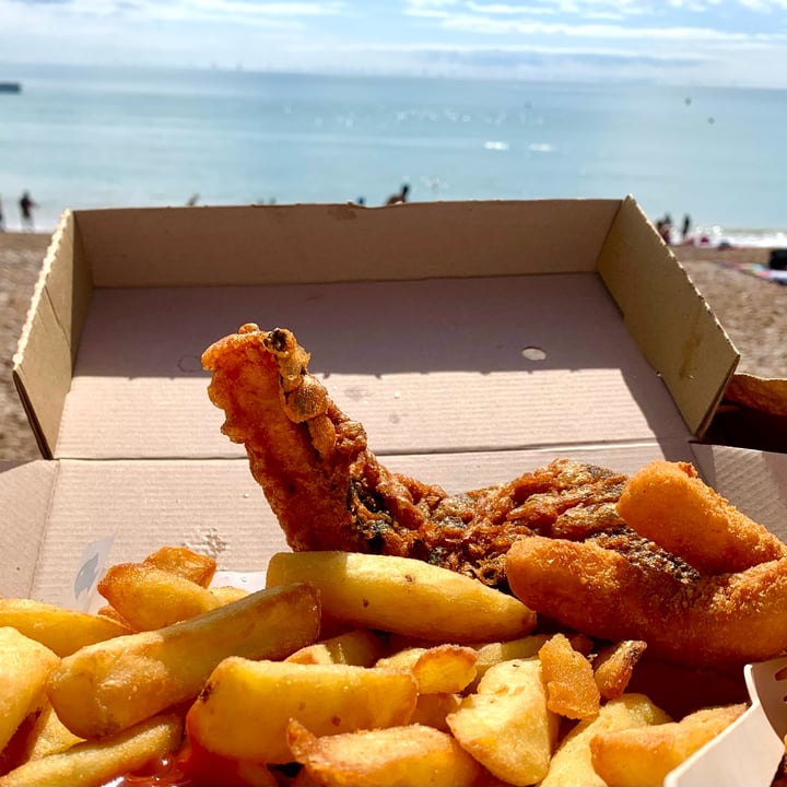 photo of No Catch Vegan cod & chips shared by @veganrhian23 on  09 Sep 2023 - review