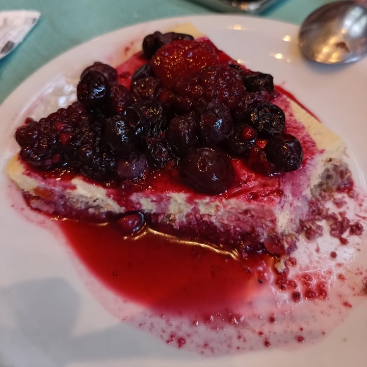photo of Casa Munay Cheesecake de frutos rojos shared by @julipb on  08 Jun 2024 - review