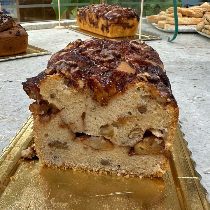 photo of Panificio Rasparini Plumcake alle mele caramellate e noci shared by @chiararas92 on  19 Nov 2024 - review