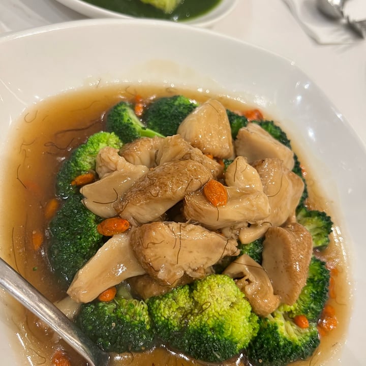 photo of Whole Earth Broccoli with Braised Monkeyhead Mushroom shared by @ginger-t on  09 Nov 2023 - review