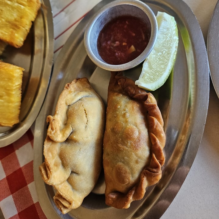 photo of Tita la vedette Dúo De Empanadas shared by @aldyflorent on  03 May 2025 - review
