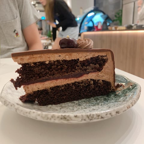 cherry chocolate cake
