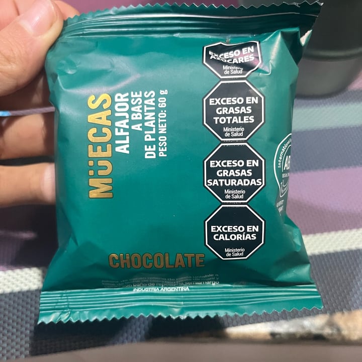 photo of Muecas chocolate alfajor de cacao relleno shared by @camilagomillan on  21 May 2024 - review