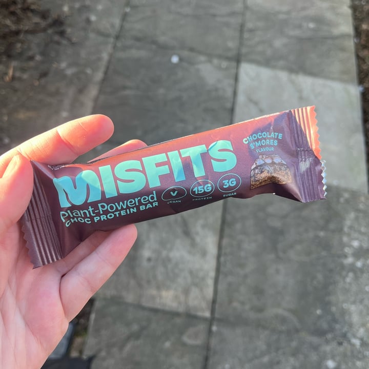 photo of Misfits chocolate s’mores shared by @miekeatsvegan on  14 Jan 2024 - review